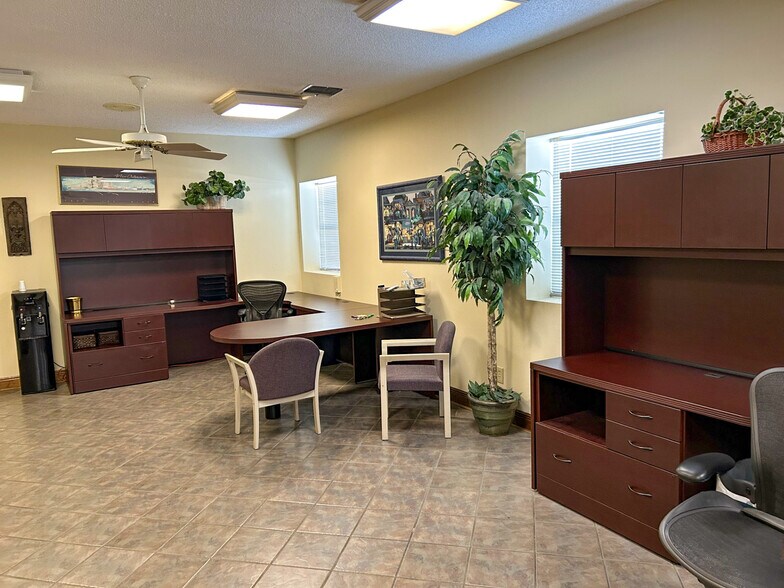 More Photos Of 2705 Florida Ave, Kenner Office For Sale
