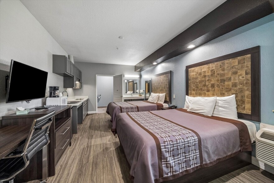 More Photos Of 9818 W Little York Rd, Houston Hotel For Sale