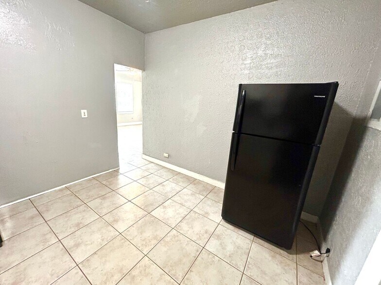 More Photos Of 1409 W Woodlawn Ave, San Antonio Apartments For Sale