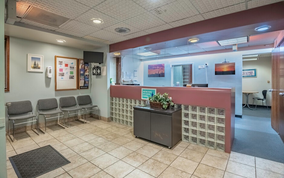 More Photos Of 9418 59th Ave, Elmhurst Office For Sale