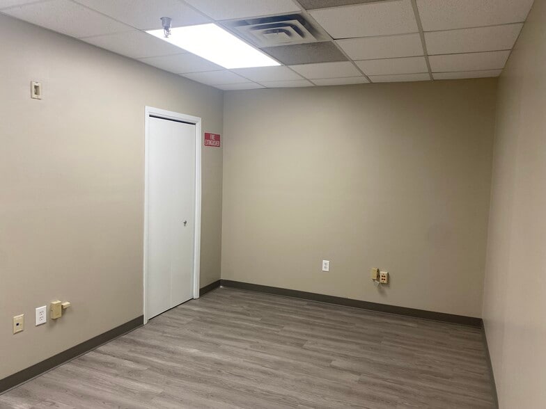 More Photos Of 455 Klutey Park Plaza Dr, Henderson Light Distribution For Sale
