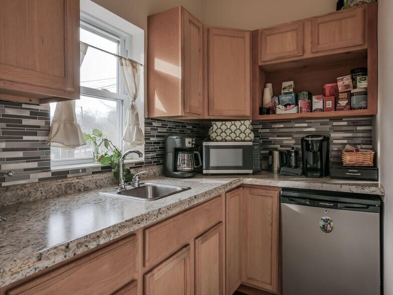 More Photos Of 203 W Washington Ave, Athens Freestanding For Sale