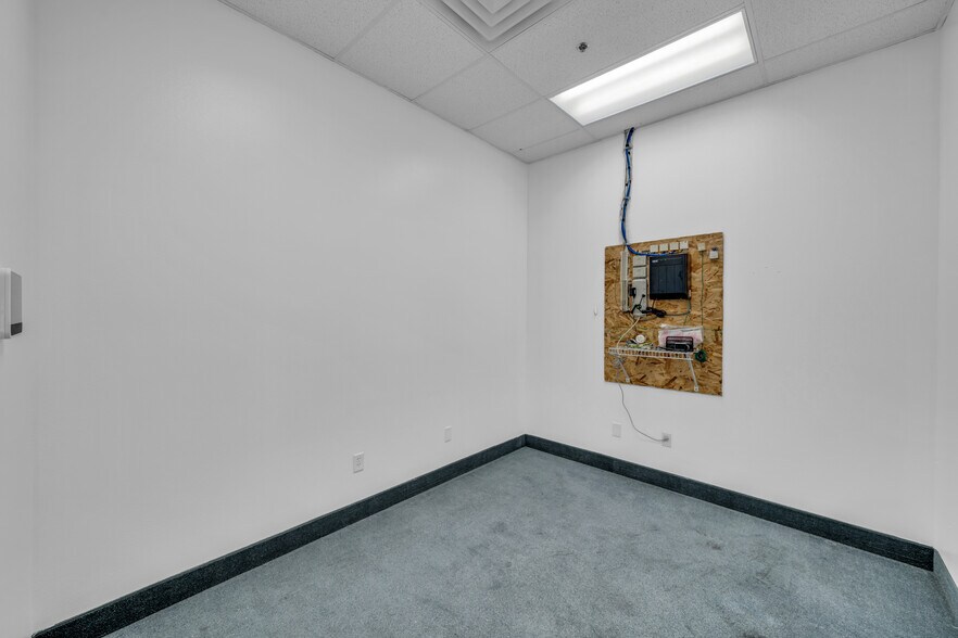 More Photos Of 520 W Telegraph St, Washington Freestanding For Lease