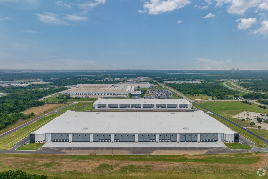 More Photos Of E 76th St N & Whirlpool Dr, Tulsa Unknown For Lease