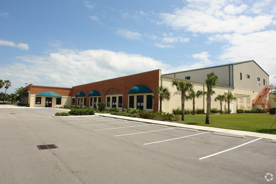 More Photos Of 3200-3600 SE Federal Hwy, Stuart Unknown For Lease