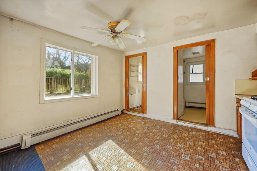 More Photos Of 15 Henry St, Greenwich Multifamily For Sale