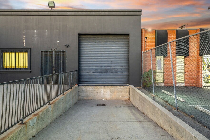 More Photos Of 3364 S Robertson Blvd, Los Angeles Warehouse For Sale
