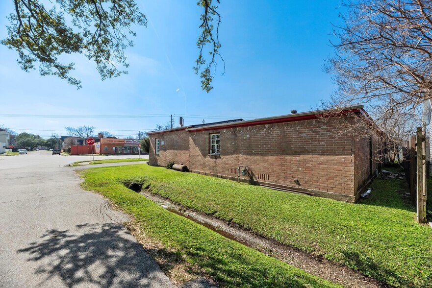 More Photos Of 4110 N Main St, Houston Loft Creative Space For Sale