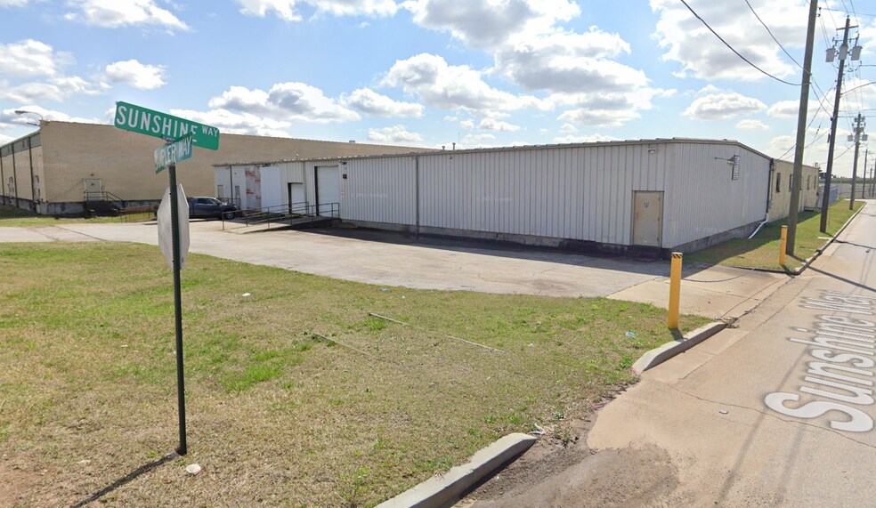More Photos Of 992 Sampler Way, East Point Warehouse For Lease
