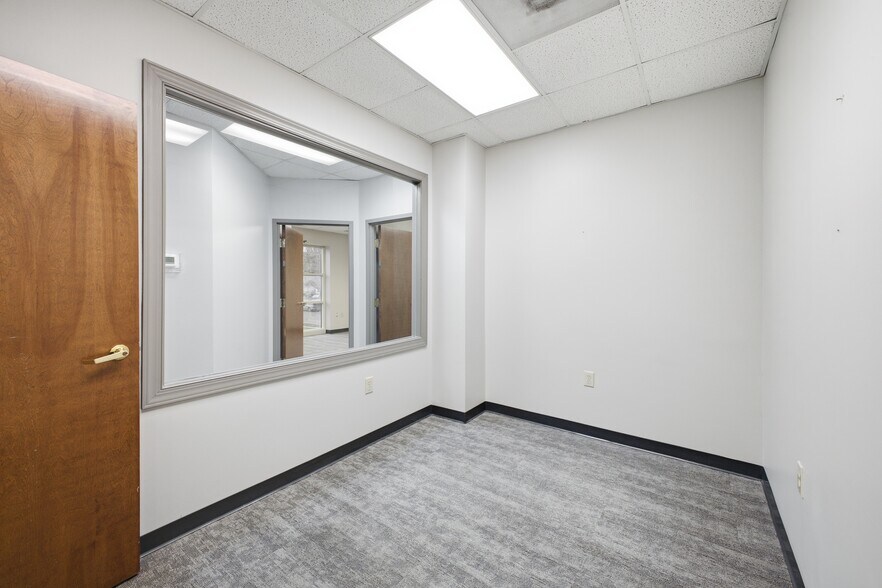 More Photos Of 2901 Coltsgate Rd, Charlotte Office Residential For Lease