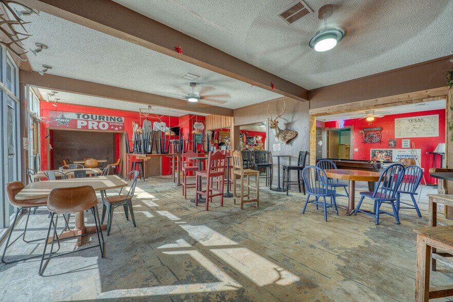 More Photos Of 106 Sunrise Dr, Sunrise Beach Restaurant For Sale