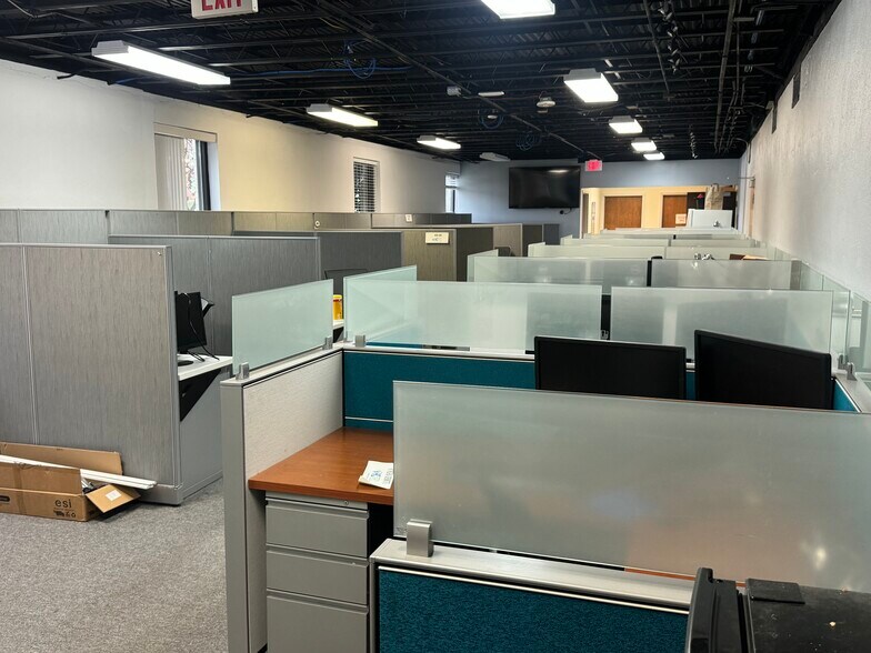 More Photos Of 201 N Broad St, Winston-Salem Office For Lease
