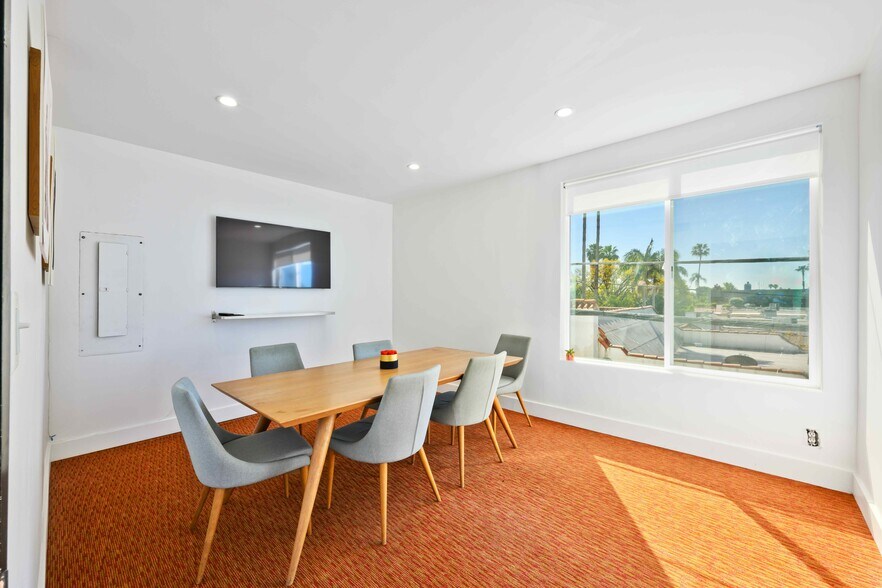 More Photos Of 7250 Melrose Ave, Los Angeles Storefront Retail Office For Lease