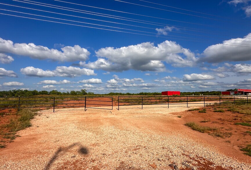 More Photos Of 3567 HWY 84 Hwy, Tuscola Warehouse For Lease