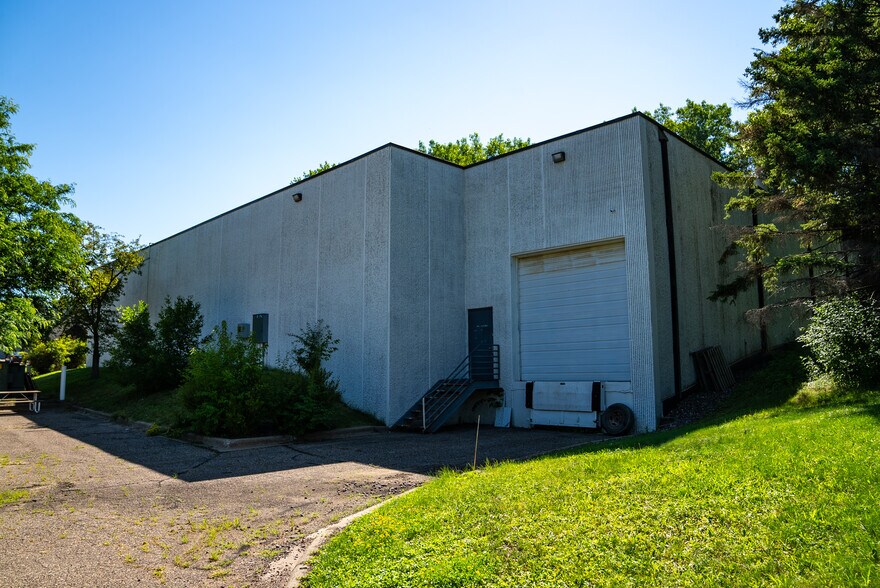 More Photos Of 400 Commerce Ct, Vadnais Heights Manufacturing For Sale