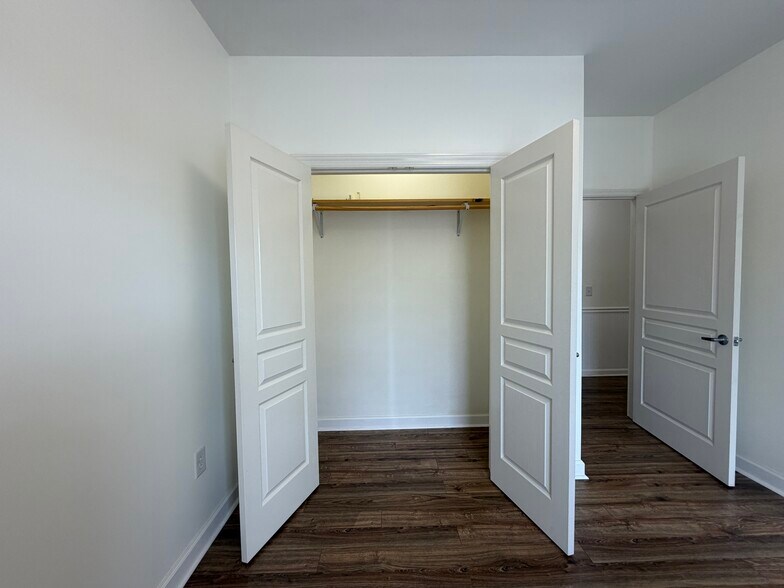 More Photos Of 5722 Hickory Plaza Dr, Nashville Office For Lease