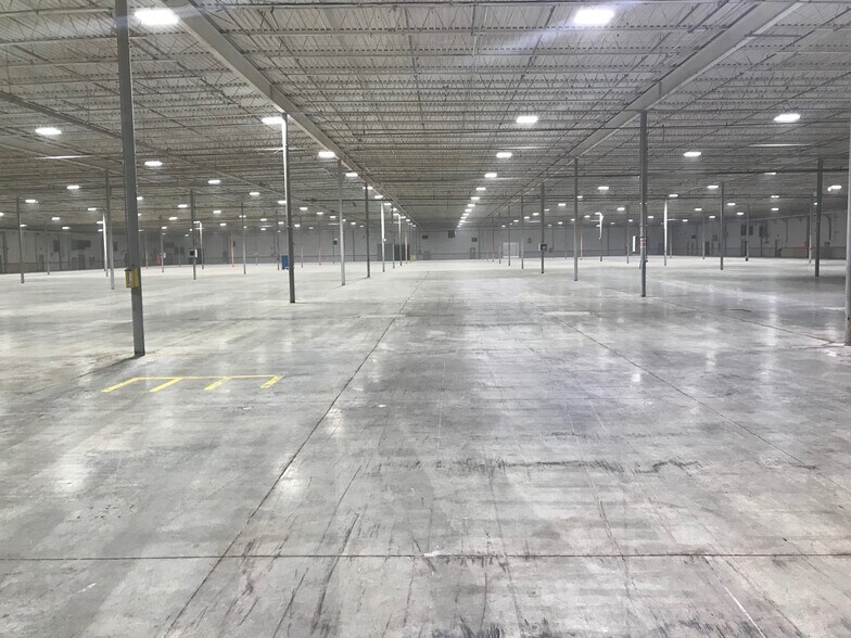 More Photos Of 32 Rabbit Trl, Edgefield Warehouse For Lease