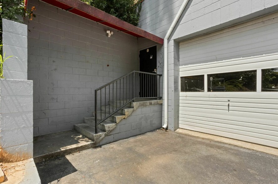 More Photos Of 3014 N Main St, Anderson Storefront Retail Office For Lease