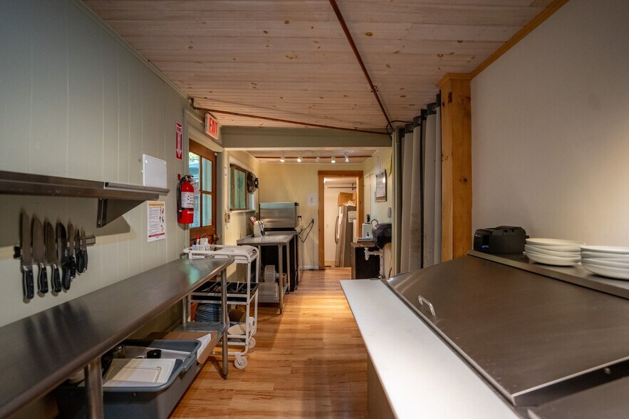More Photos Of 53470 NY-30 Hwy, Roxbury Flex For Sale