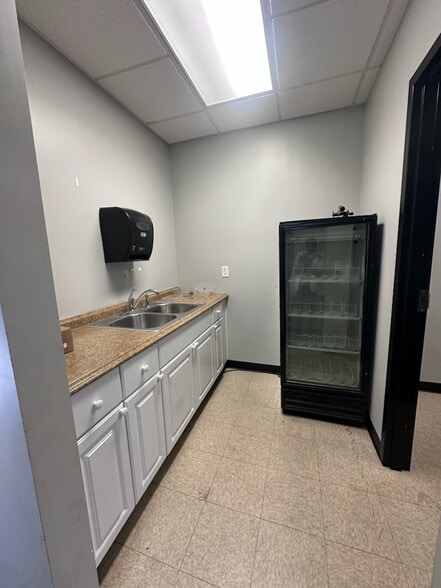 More Photos Of 93 Old Dixie Hwy, Adairsville Showroom For Lease