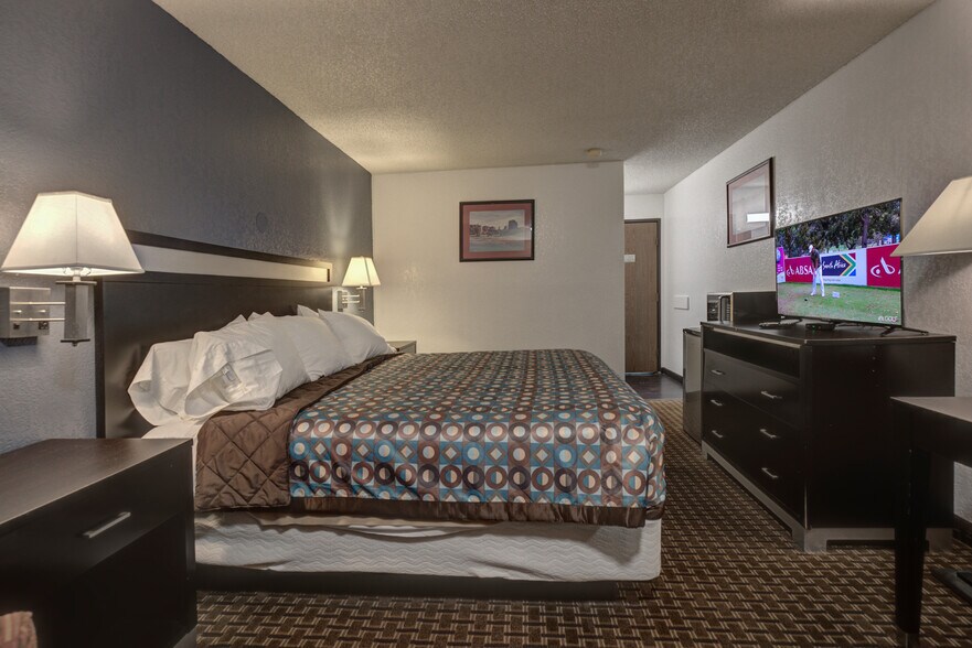 More Photos Of 101 W Phoenix St, Payson Hotel For Sale