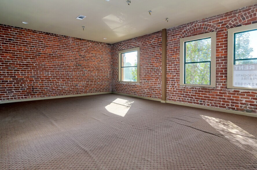 More Photos Of 311-319 Railroad Ave, Pittsburg Freestanding For Sale