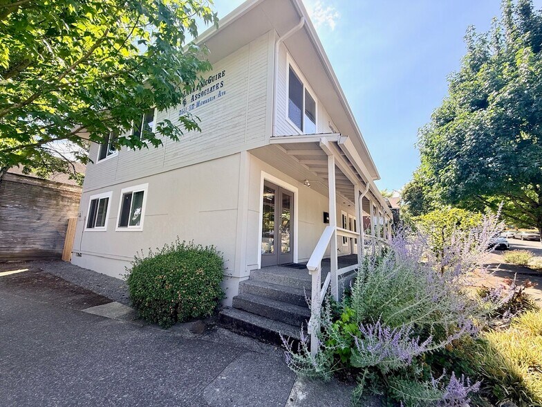 More Photos Of 3501-3511 SE Milwaukie Ave, Portland Office For Sale