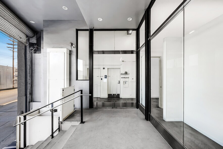 More Photos Of 1939 S Santa Fe Ave, Los Angeles Showroom For Lease