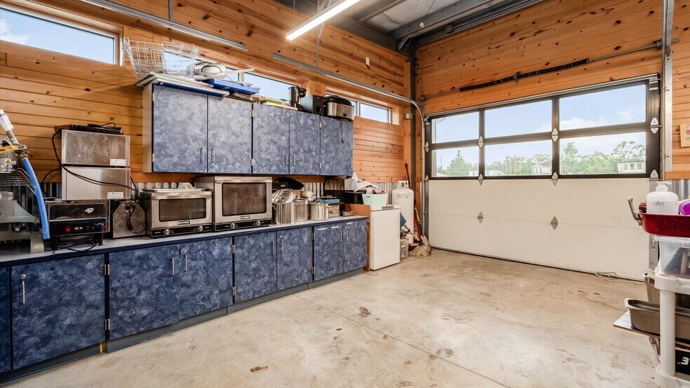 More Photos Of 34 Potters Ln, Roseville Restaurant For Sale