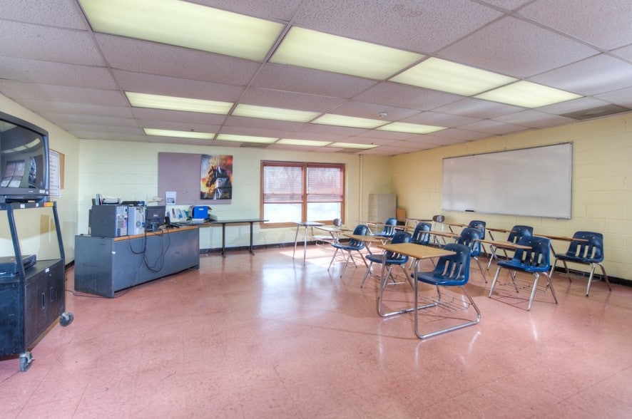 More Photos Of 1919 Sherman Ave, North Chicago Schools For Sale