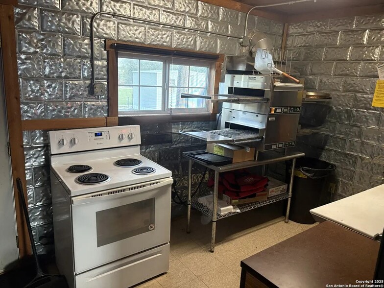 More Photos Of 7116 Texas R 2, Del Rio Convenience Store For Sale