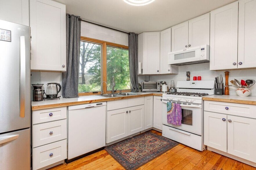 More Photos Of 153 Laclede Ln, Hollister Manufactured Housing Mobile Home Park For Sale