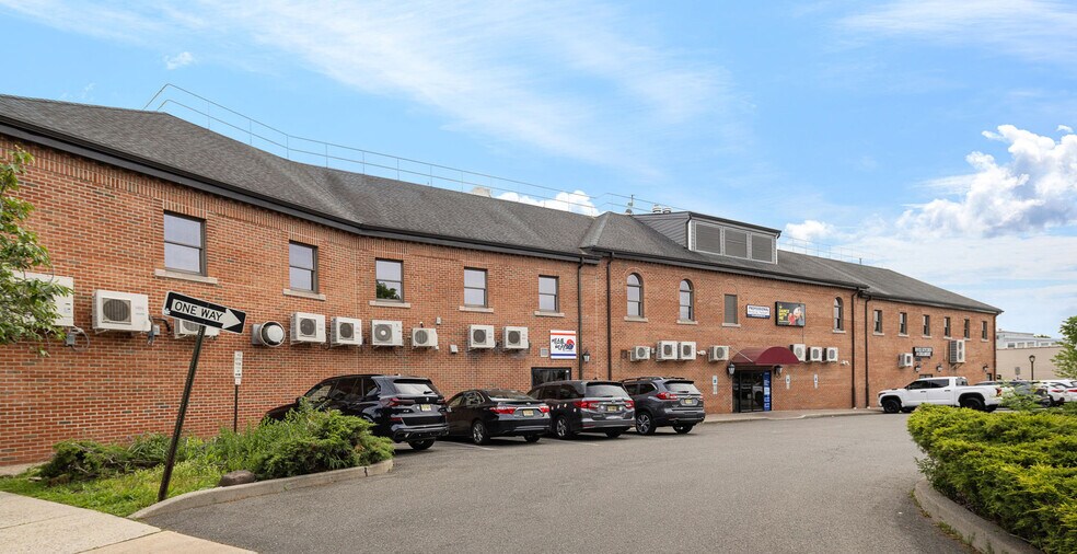 More Photos Of 201 Rock Rd, Glen Rock Office For Lease