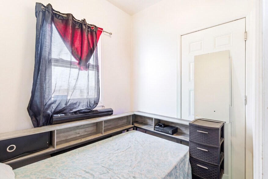 More Photos Of 237 Astor St, Newark Apartments For Sale