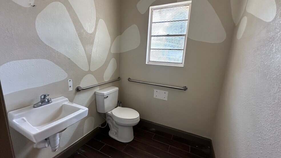 More Photos Of 1707 E Edgewood Dr, Lakeland Medical For Lease