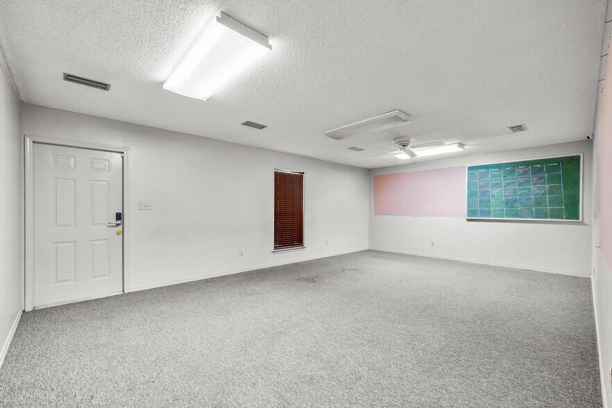 More Photos Of 8800 University Pky, Pensacola Medical For Sale