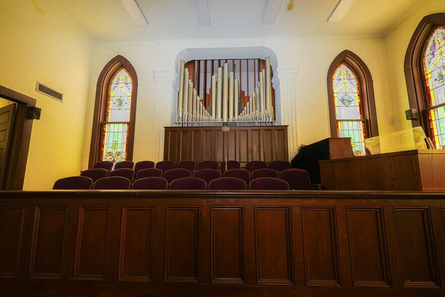 More Photos Of 400 East St N, Talladega Religious Facility For Sale
