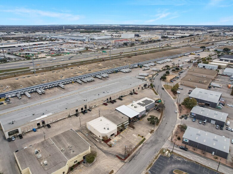 More Photos Of 5810 Rittiman Plz, San Antonio Warehouse For Lease