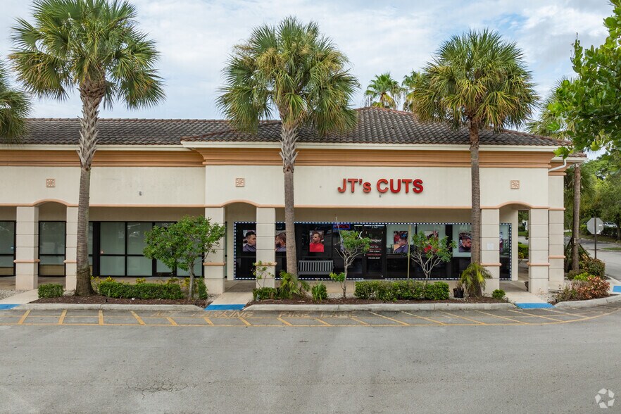 More Photos Of 4570 Lyons Rd, Coconut Creek Unknown For Lease