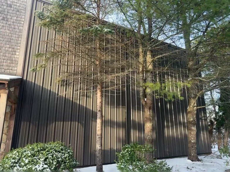 More Photos Of 22 A St, Edgartown Warehouse For Lease