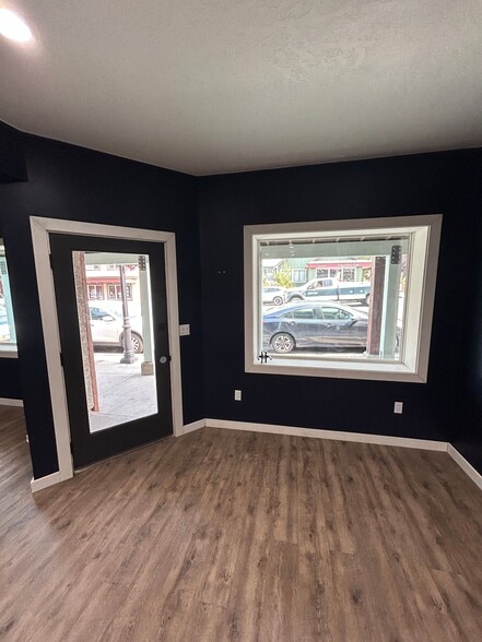 More Photos Of 1000 N 3rd St, Mccall General Retail For Lease