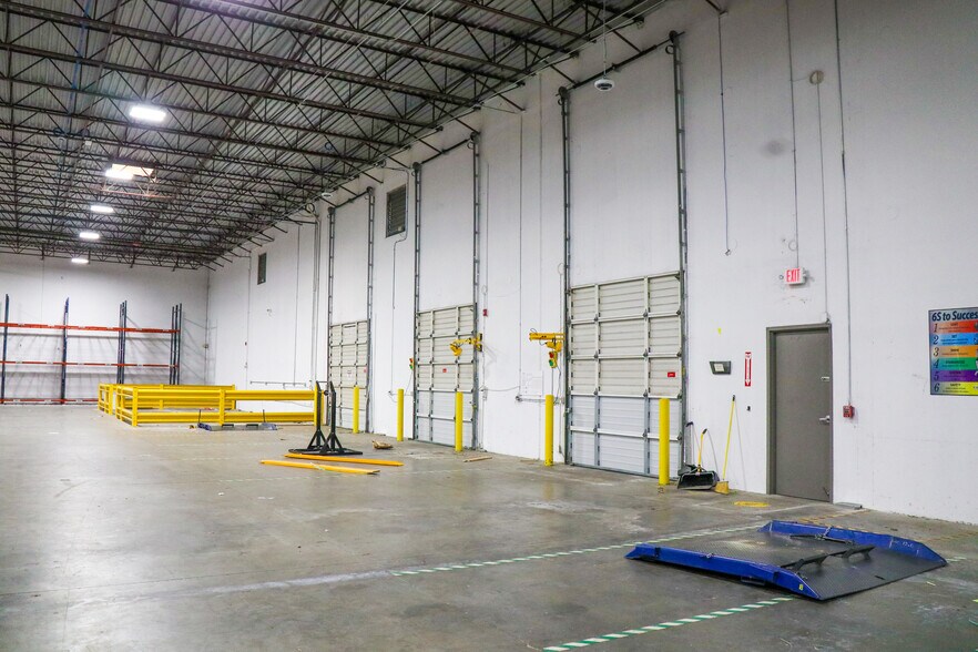 More Photos Of 2000 Northfield Ct, Roswell Distribution For Lease