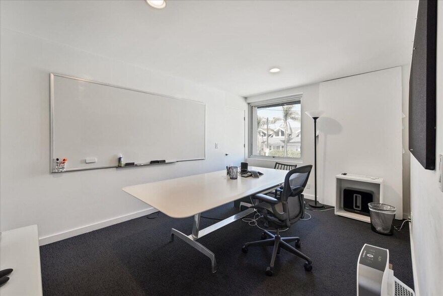 More Photos Of 1319 Abbot Kinney Blvd, Venice Loft Creative Space For Lease