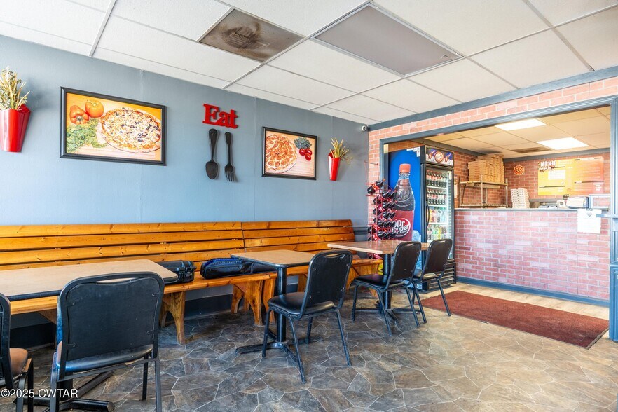 More Photos Of 18 S Court St, Alamo Storefront Retail Residential For Sale
