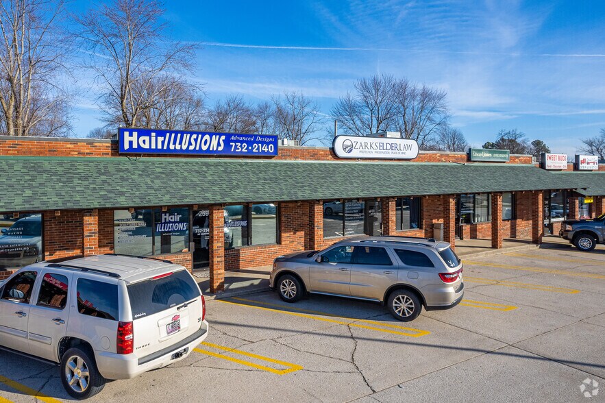 More Photos Of 201 US Highway 60 W, Republic General Retail For Lease