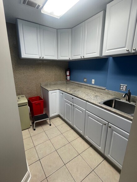 More Photos Of 95 S Main St, Memphis Storefront Retail Office For Lease