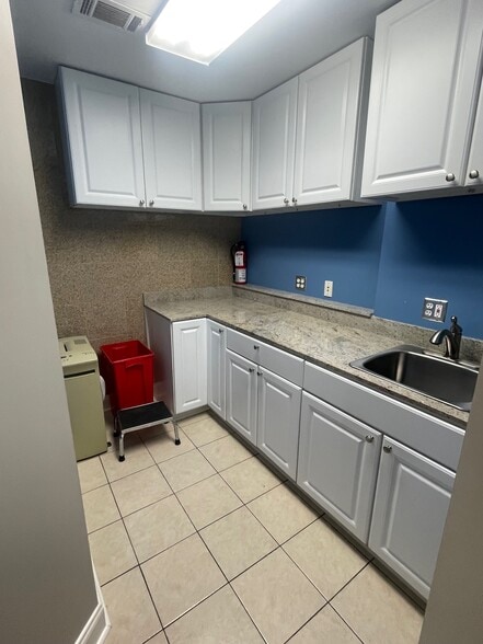 More Photos Of 95 S Main St, Memphis Storefront Retail Office For Sale