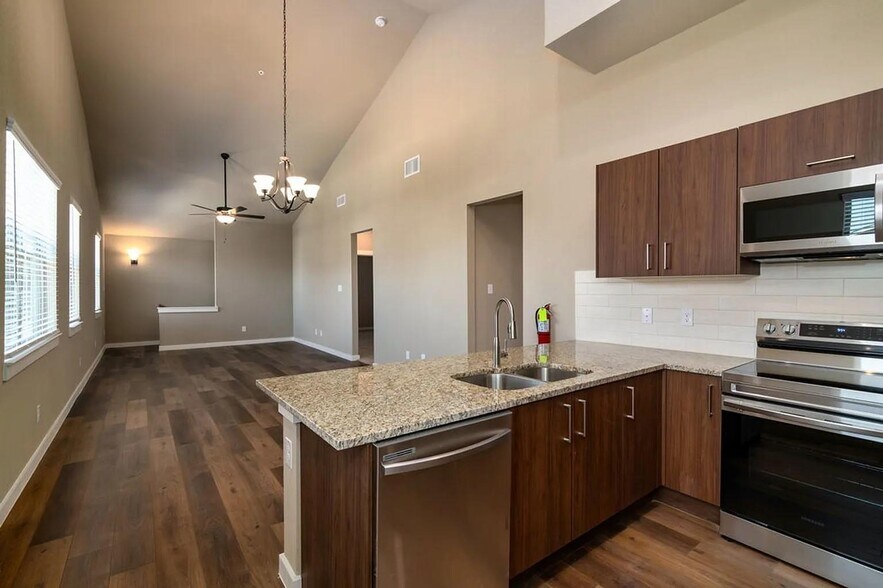 More Photos Of 640 Fallow Dr, Venus Multifamily For Sale