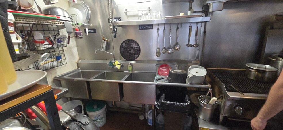 More Photos Of 947 Federal St, Philadelphia Restaurant For Sale