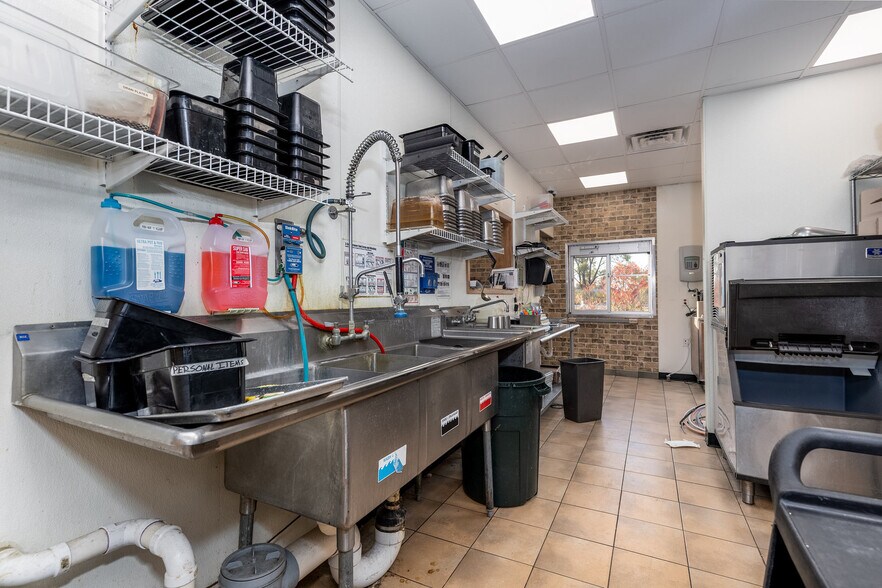 More Photos Of 237 Commercial St, Marseilles Fast Food For Sale